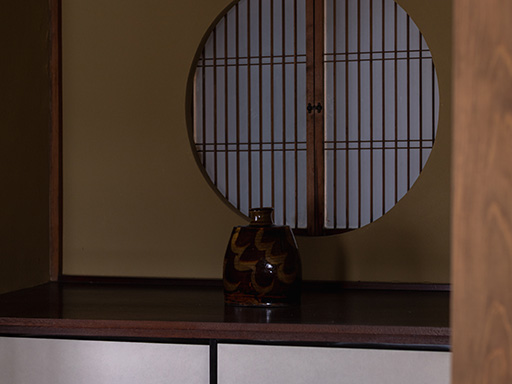 陌の土間と階段